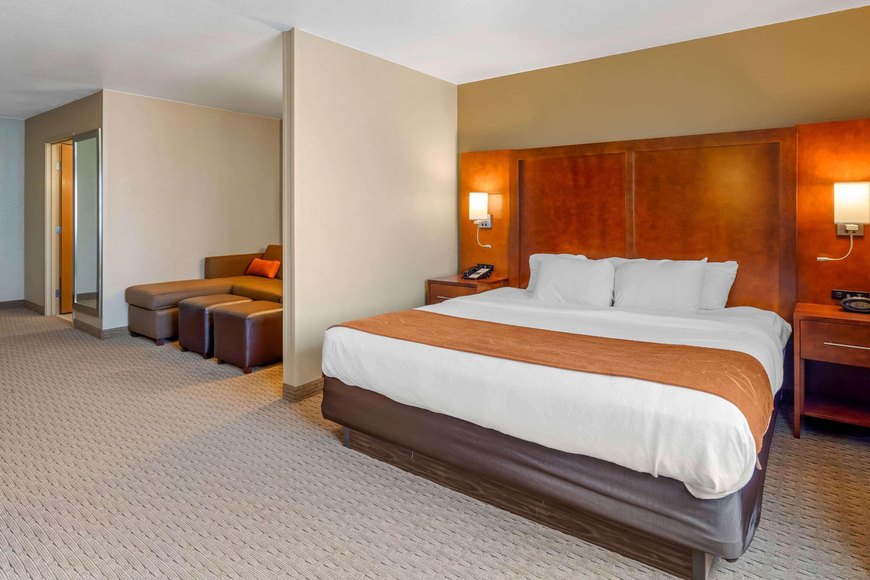Comfort Suites Burlington Zewnętrze zdjęcie