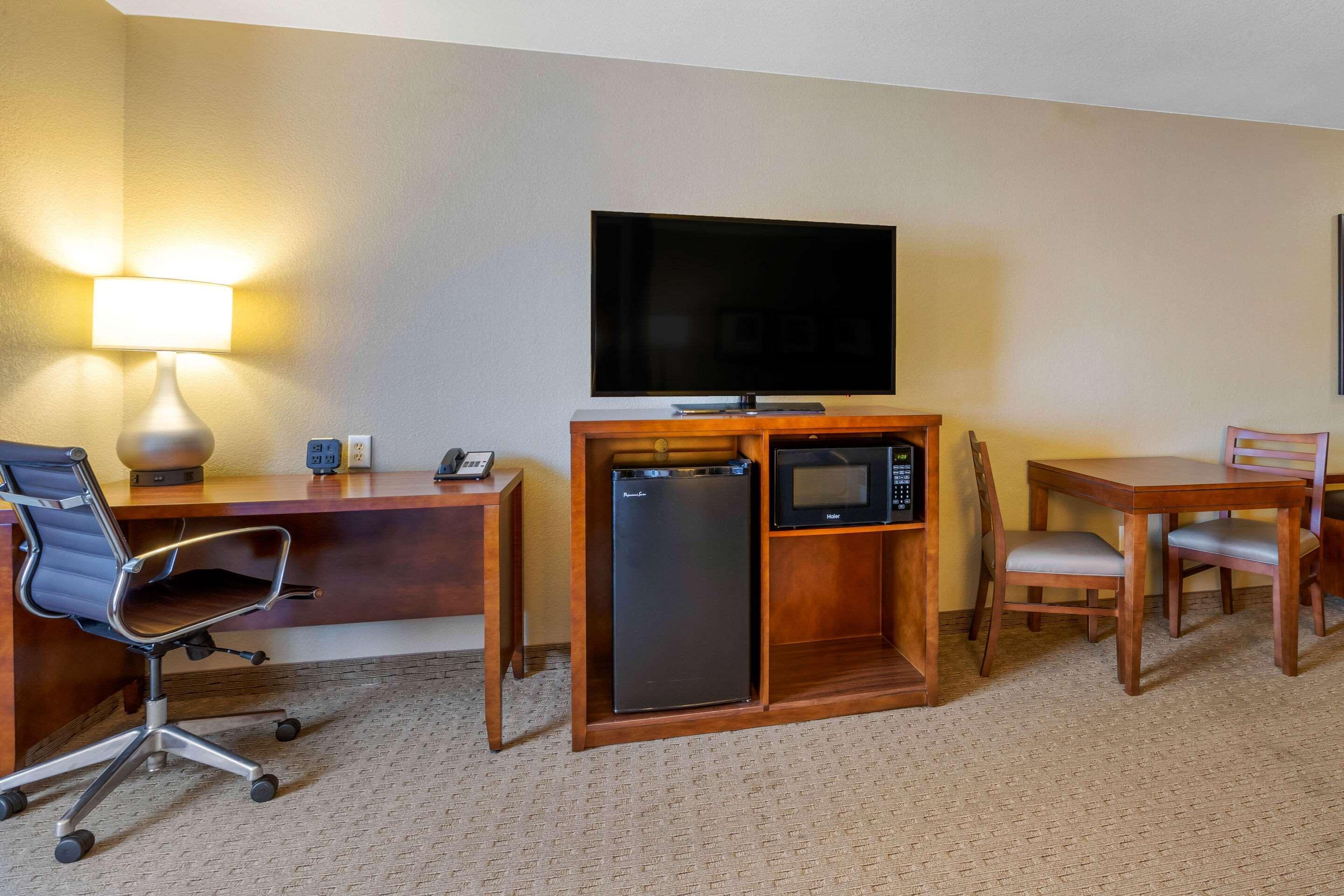 Comfort Suites Burlington Zewnętrze zdjęcie