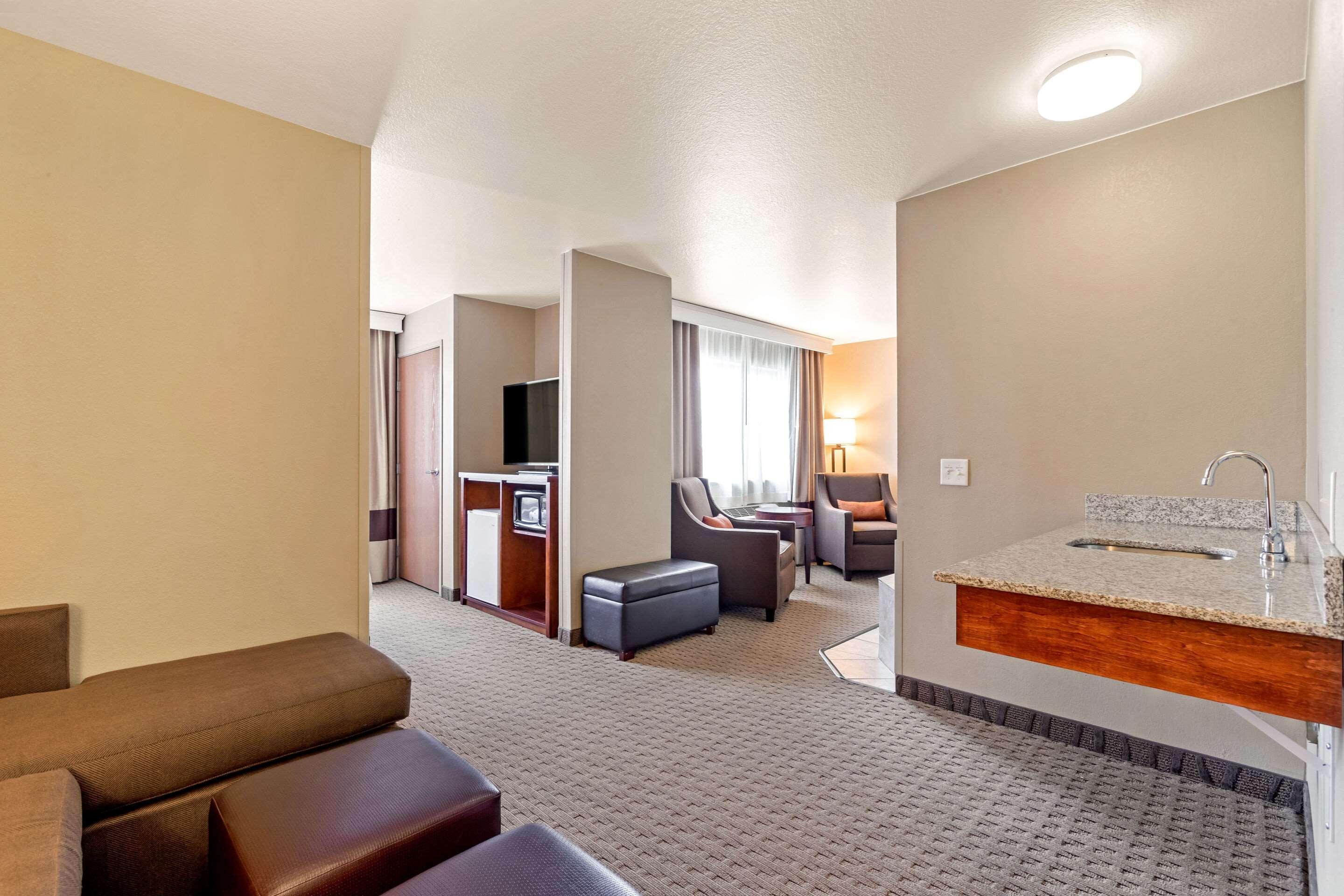 Comfort Suites Burlington Zewnętrze zdjęcie