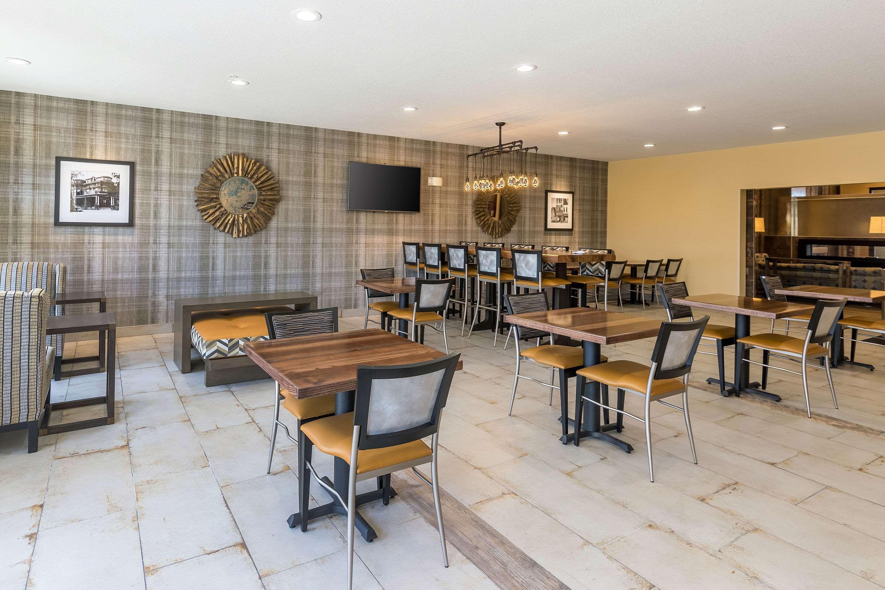 Comfort Suites Burlington Zewnętrze zdjęcie