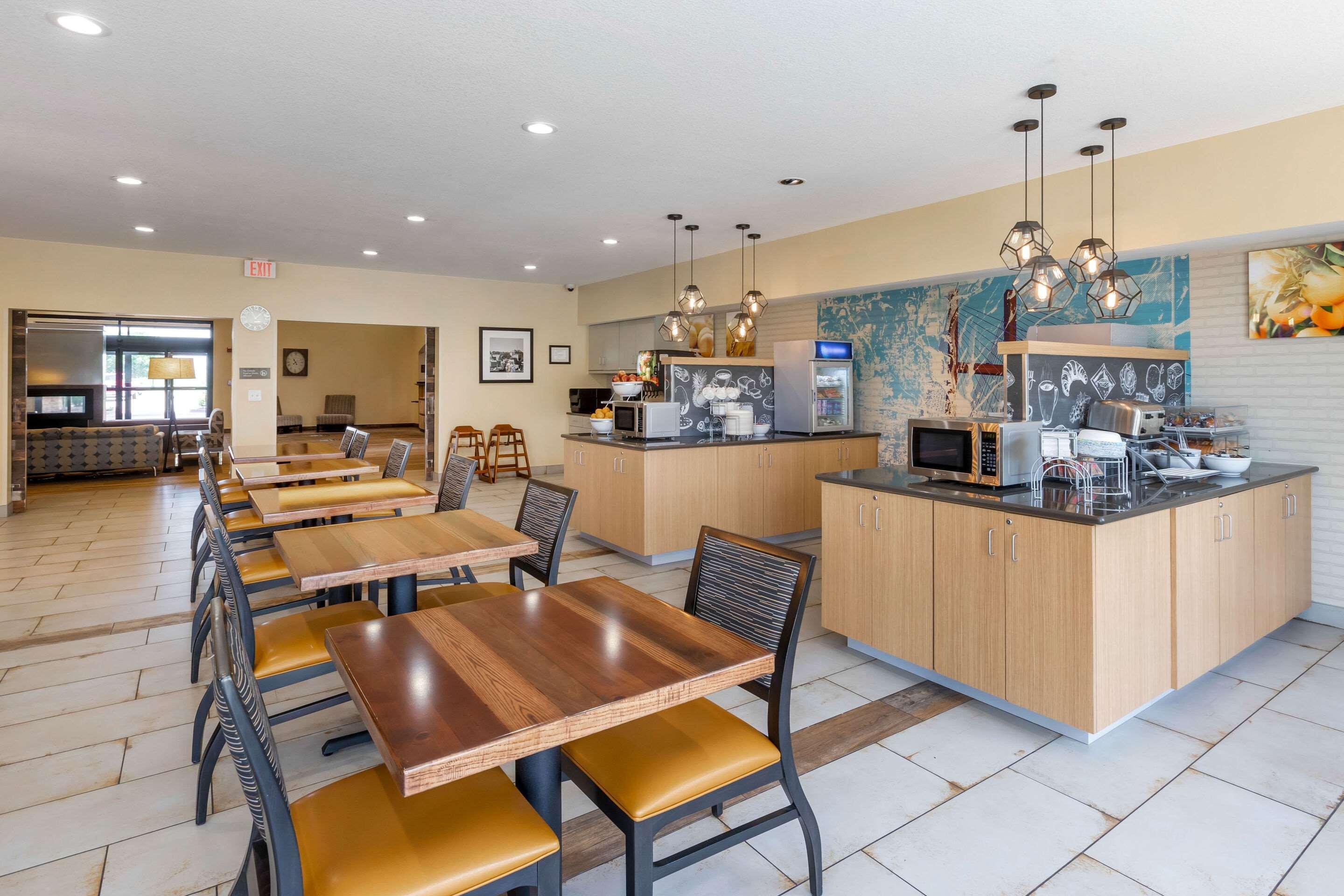 Comfort Suites Burlington Zewnętrze zdjęcie