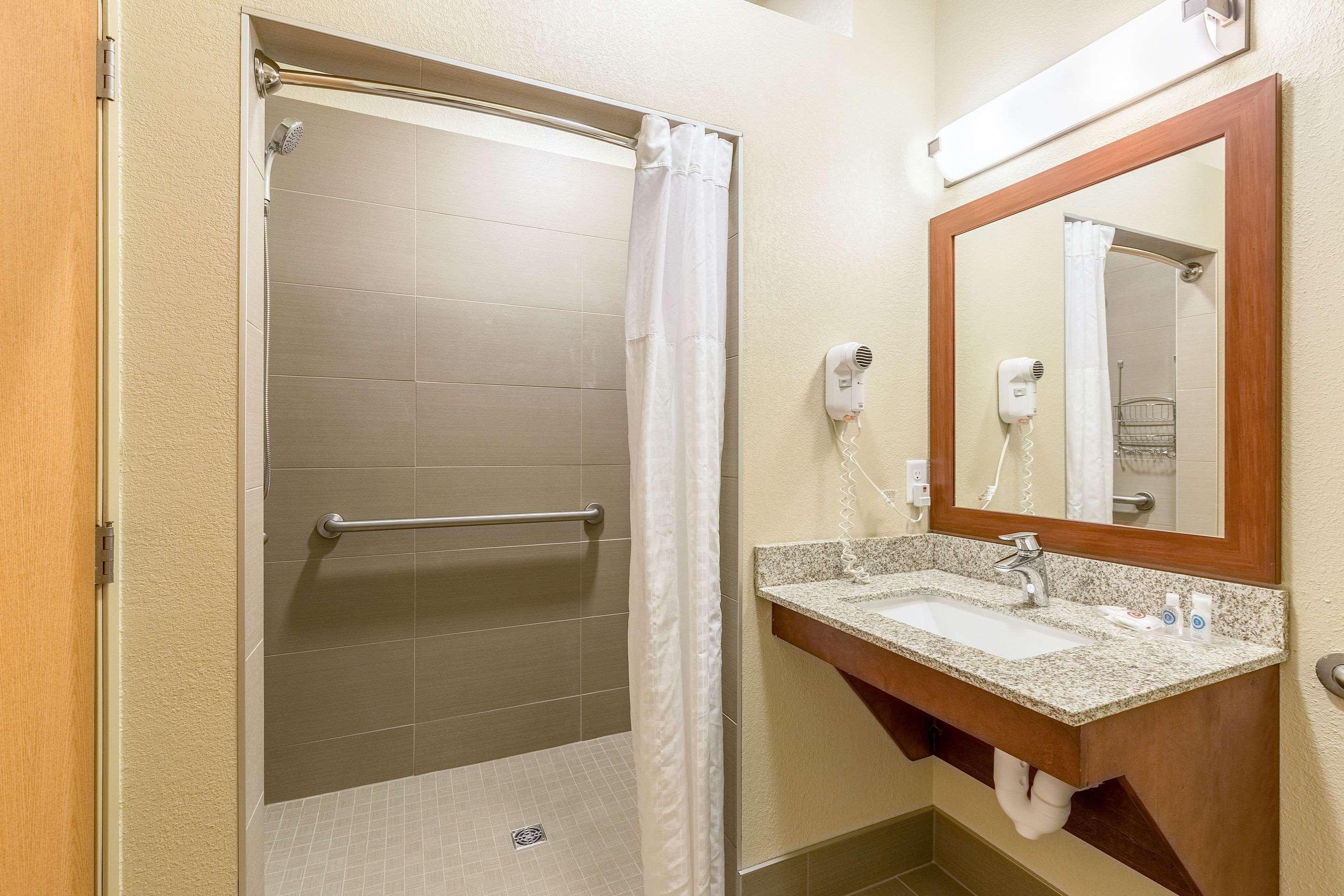 Comfort Suites Burlington Zewnętrze zdjęcie