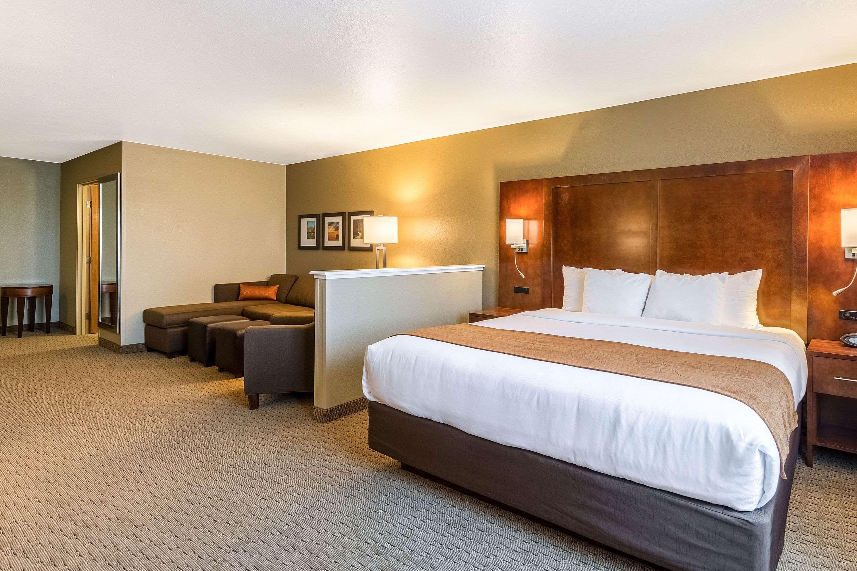 Comfort Suites Burlington Zewnętrze zdjęcie