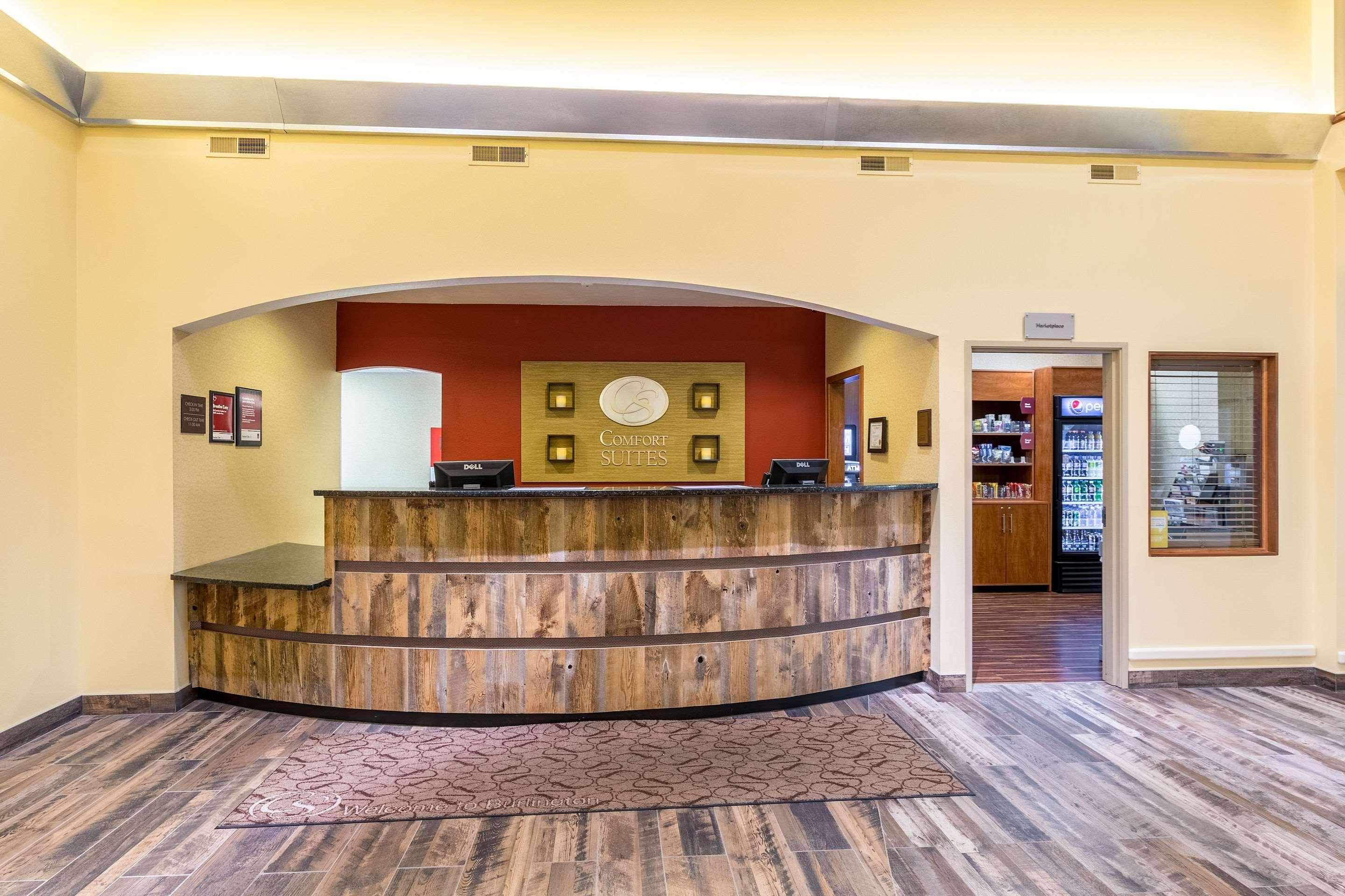 Comfort Suites Burlington Zewnętrze zdjęcie