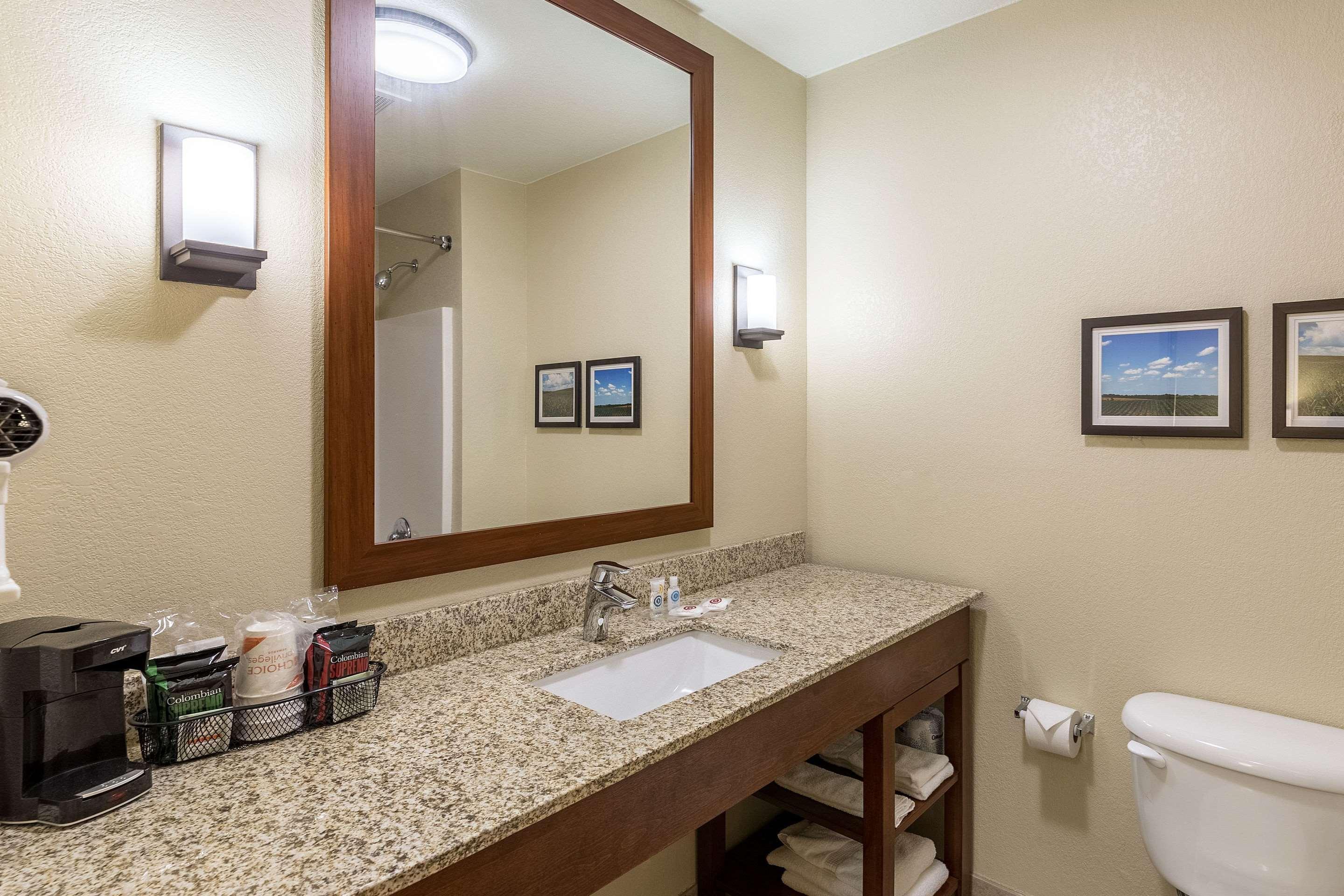 Comfort Suites Burlington Zewnętrze zdjęcie
